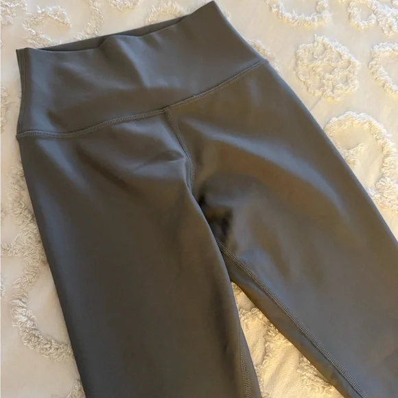 ALO airlift Leggings- gravel - Picture 6 of 8